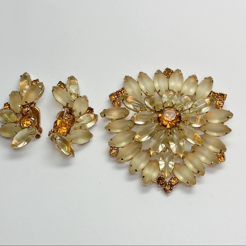Vintage D&E Juliana Yellow Brooch & Earrings Set